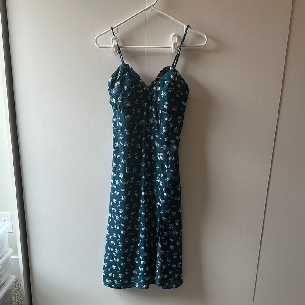Blue and White Sleeveless Midi Sundress for Wedding Guest